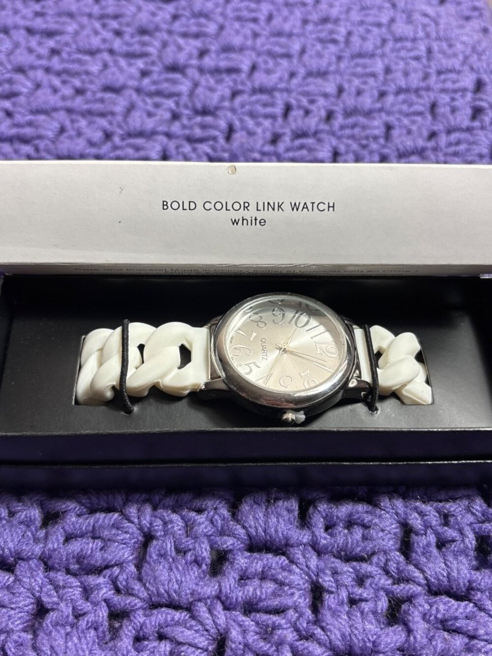 Avon Bold Color Link Watch White New in Box